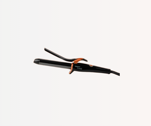 O Modelador 1 Curves Taiff combina tubo de 25 mm, cerâmica, 210 °C e cabo giratório de 3 metros em um formato bivolt.
